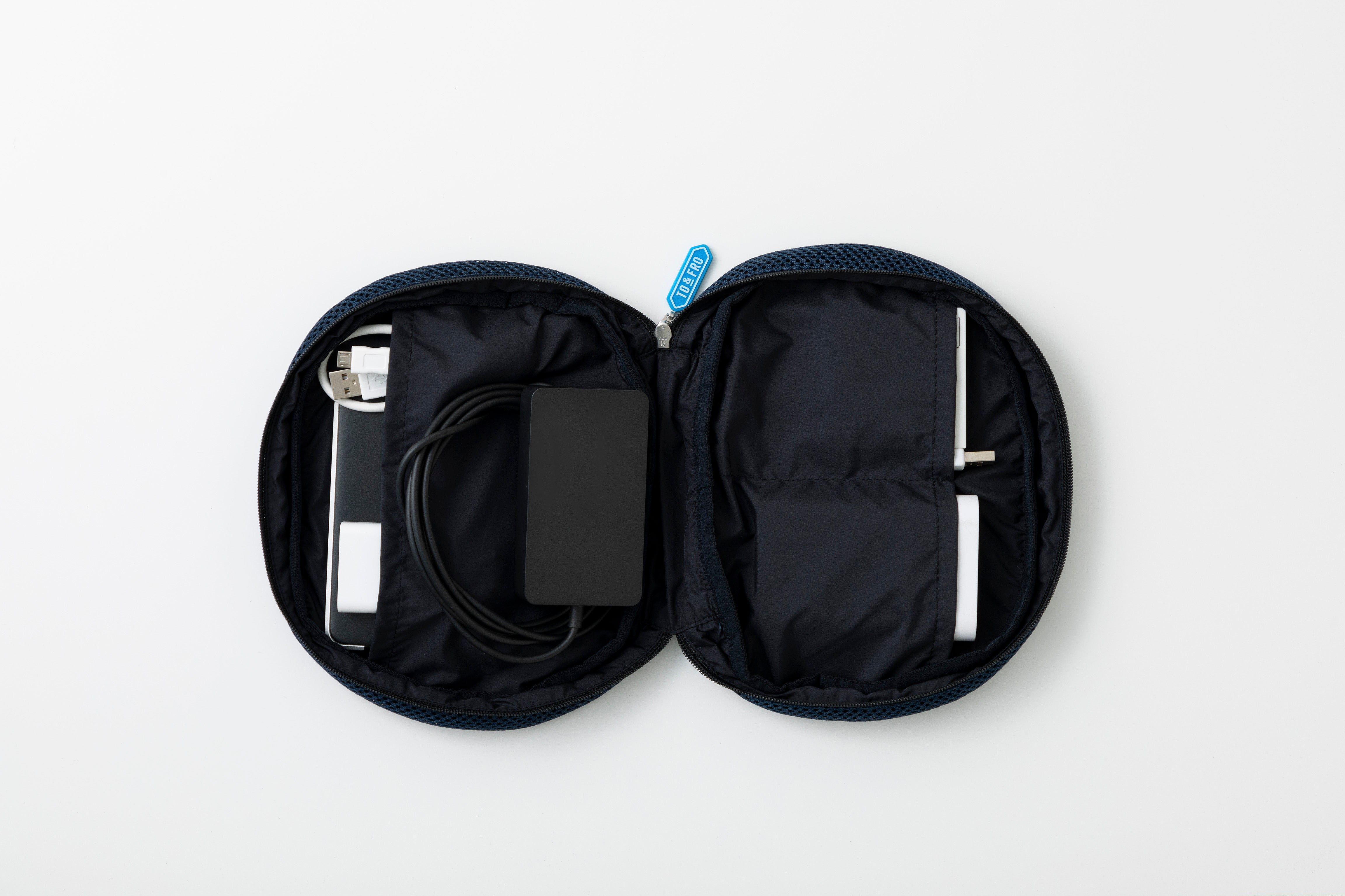 CABLE POUCHーケーブルポーチ｜TO&FRO – TO&FRO 軽さをもってでかけよう。