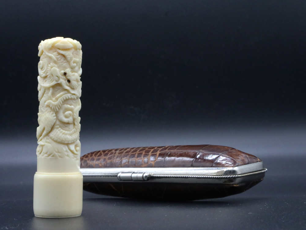 飛龍」彫刻入り象牙はんこ15㍉丸×60㍉丈キャップ・ワニ革ケース付