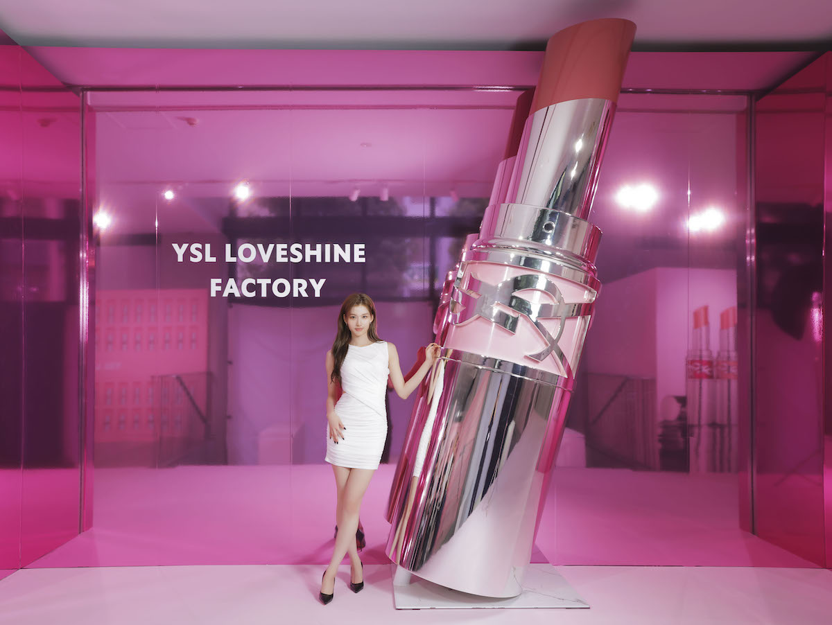 YSL LOVESHINE FACTORY発表会レポ1】フレッシュなメイクのSANA登場