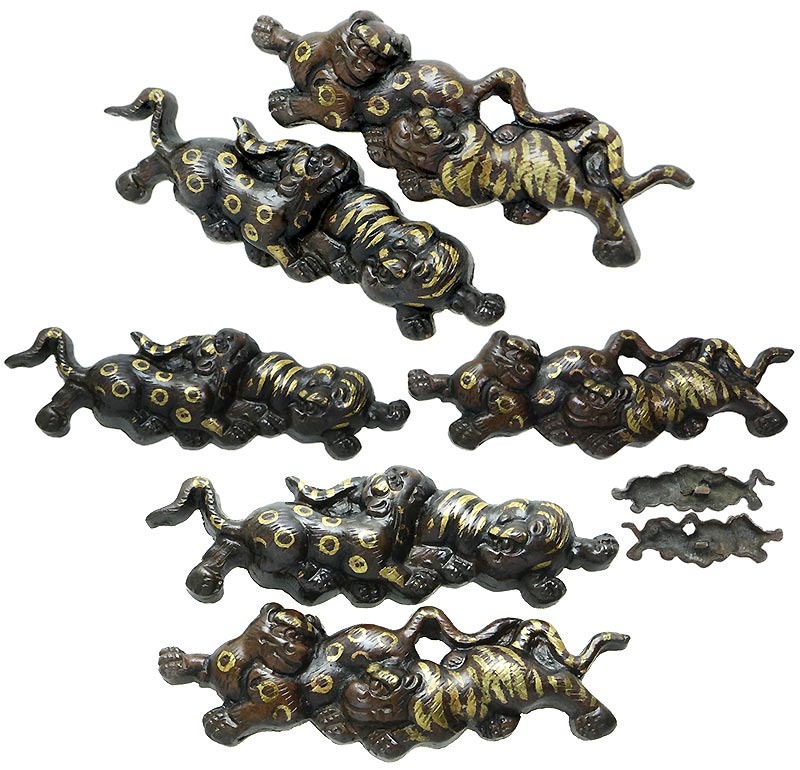 日本刀の目貫｜赤銅素銅地親子虎図｜日本刀専門店・東京【十拳】