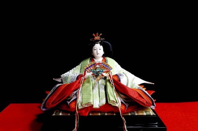お内裏様の衣装は「束帯衣装」という高貴 な方のお衣装です | 人形の東玉