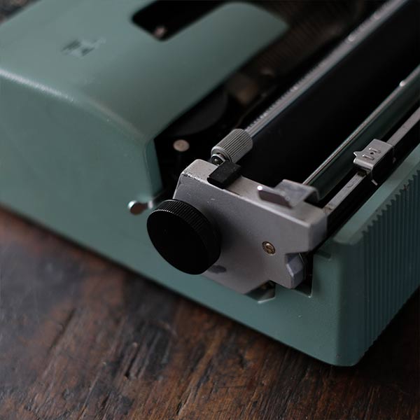 OLIVETTI Lettera 32 タイプライター インクリボン交換済み 訳あり