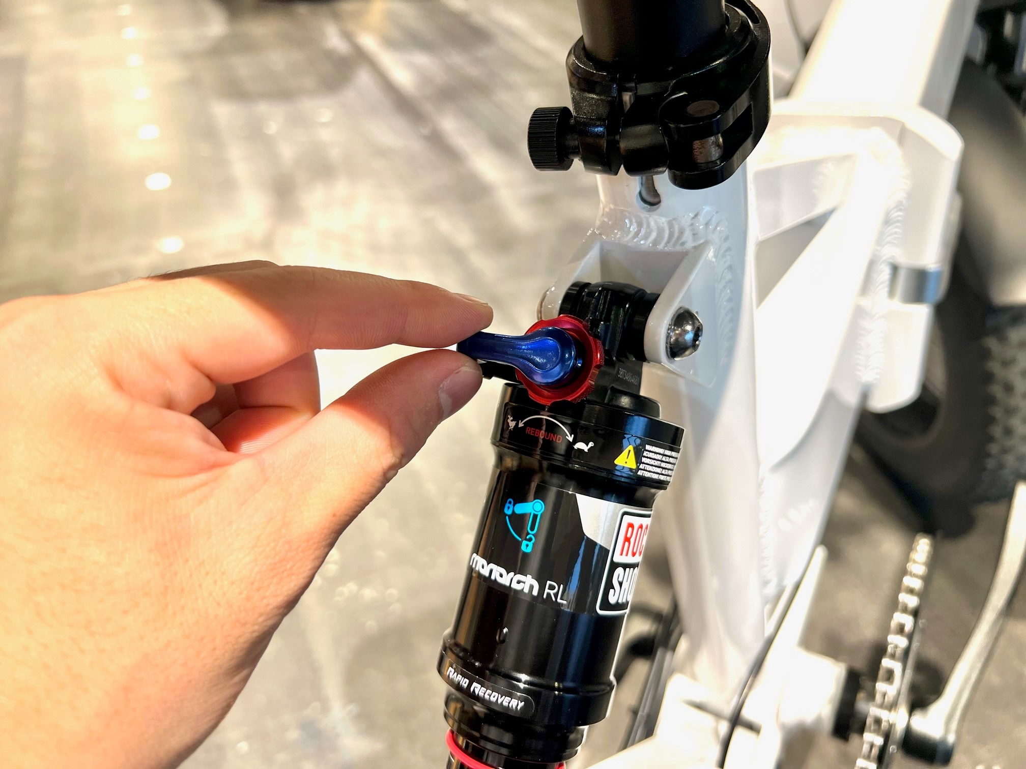 別格の快適性！MATE X リアサスペンションカスタム！！ | トイ