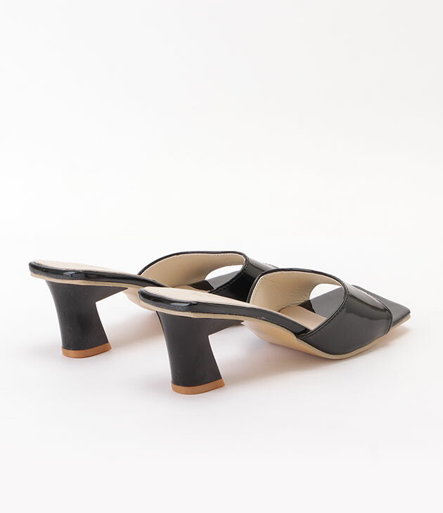 楽天市場】エナメル調スクエアトゥミュールサンダル レディース