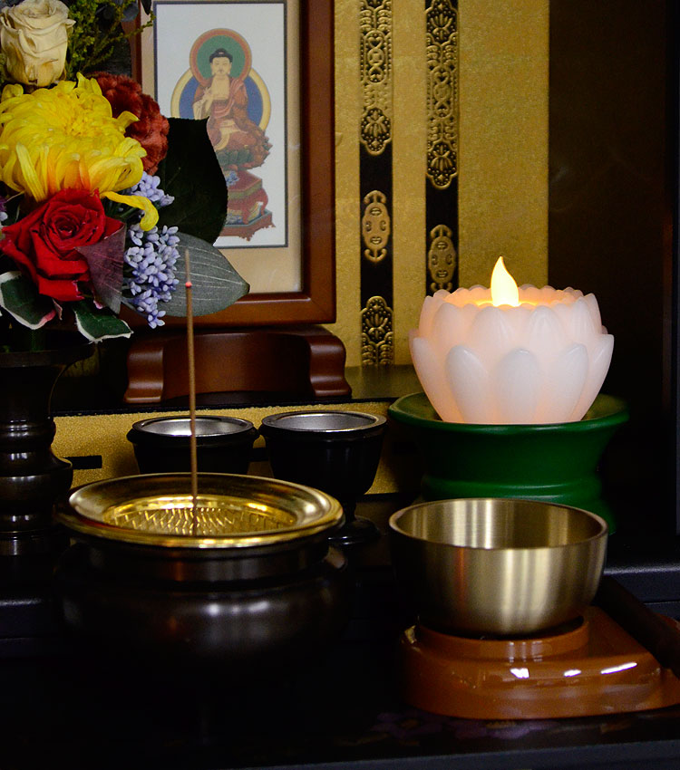 楽天市場】【ポイント10倍 〜2/23 01:59】LED蓮花ロ−ソク「リアル