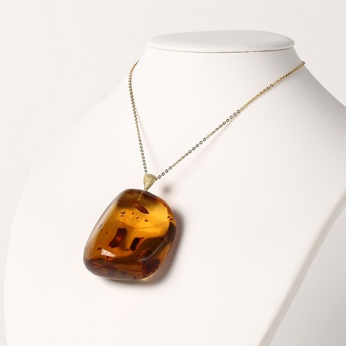 楽天市場】＼3月3日まで臨時休業中／化石 虫入り琥珀 ペンダントトップ