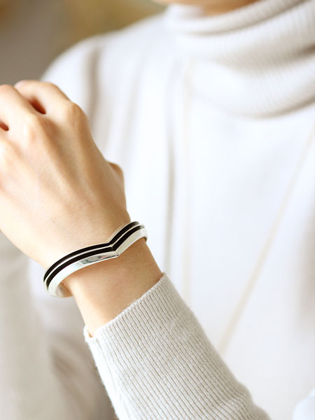 楽天市場】TOM HAWK トムホーク 【 2 line V-shaped Bangle 13mm / 2