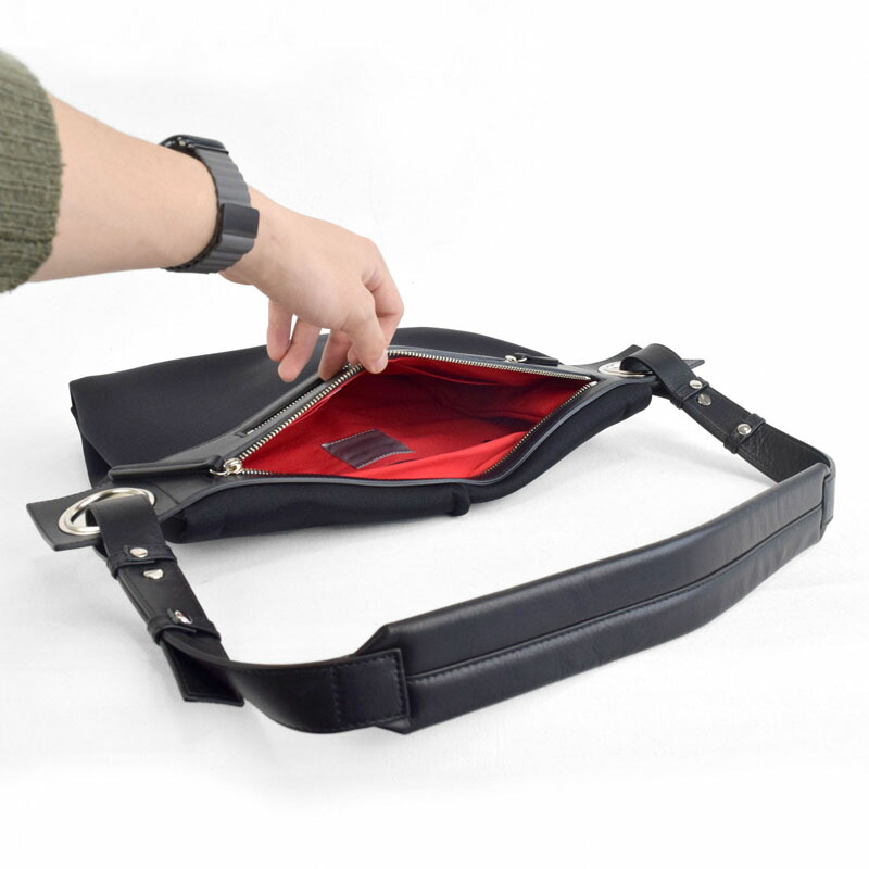 極美 kawa-kawa カワカワ Wet ボディバッグ 斜めがけ 肩掛け 金具