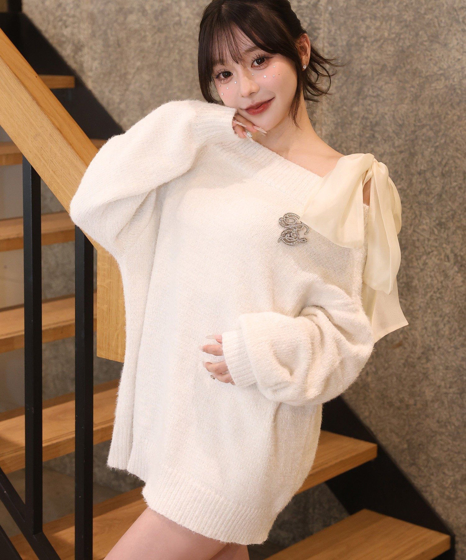 one after another NICE CLAUP｜ブローチ付きベロアモールミニニット