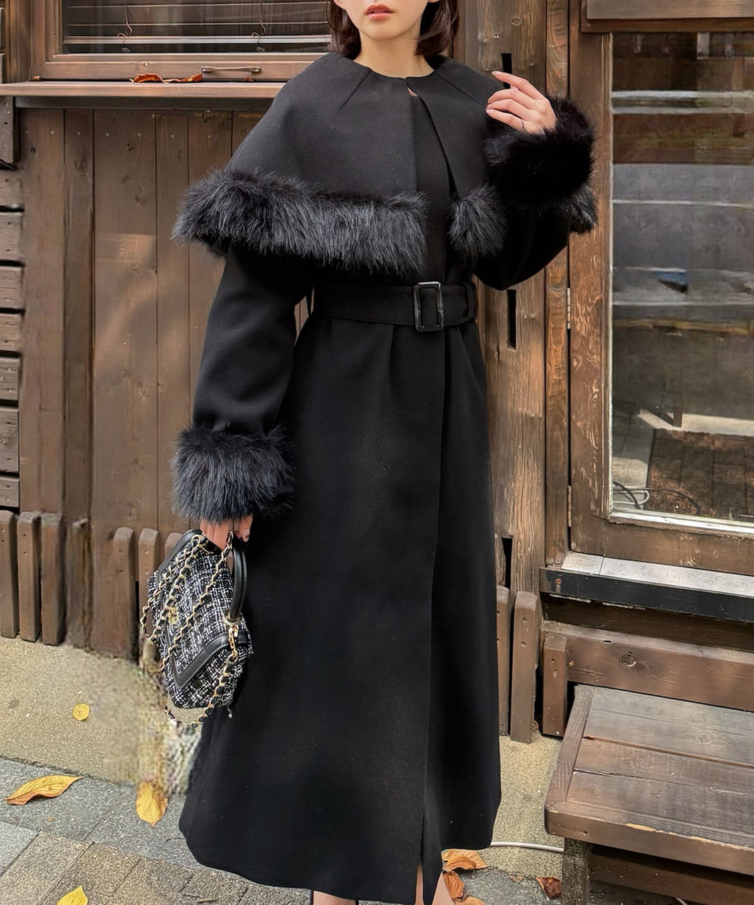 新品タグ付き ロイヤルパーティー 黒ファーポンチョ ウエストリボン欠