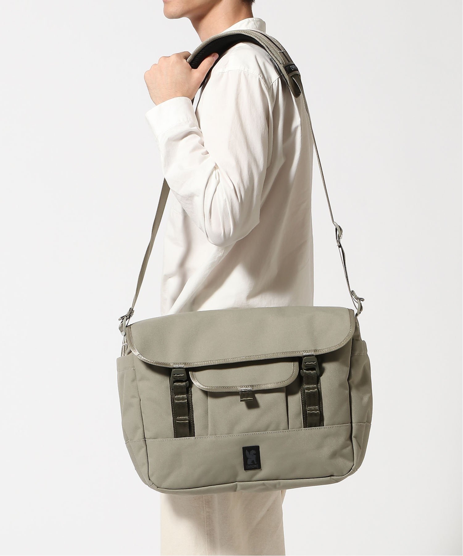 CHROME｜(M)MIDTOWN 20L MESSENGER | Rakuten Fashion(楽天