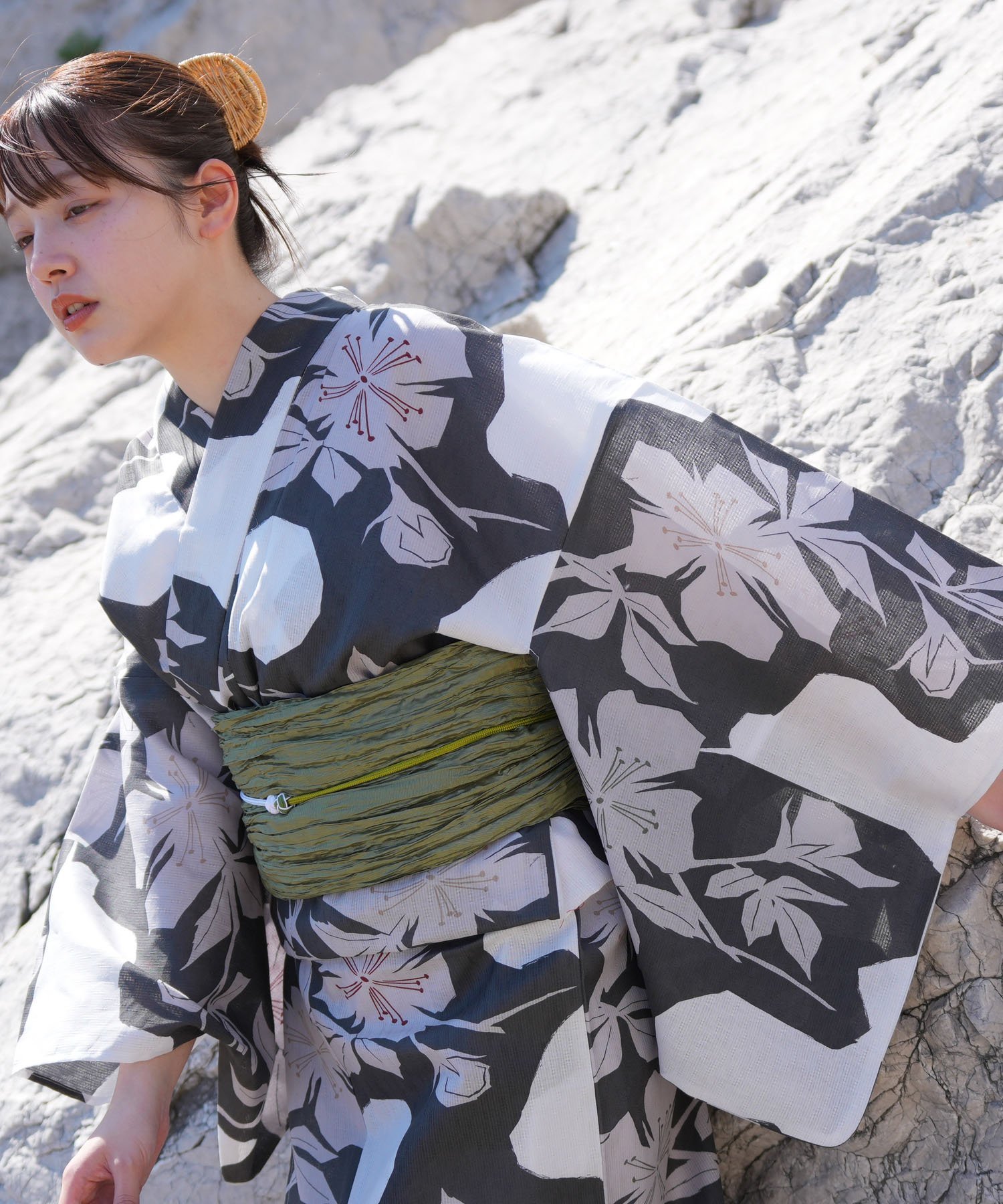 utatane｜utatane 高級変わり織 浴衣3点セット 上品グレーの古典花