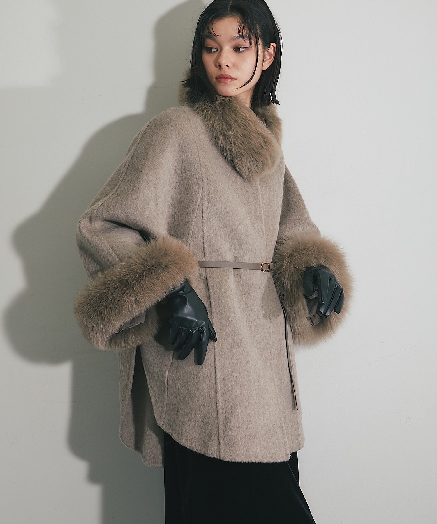 SMILE ORCHID｜フォックスファーつきウールポンチョ | Rakuten Fashion