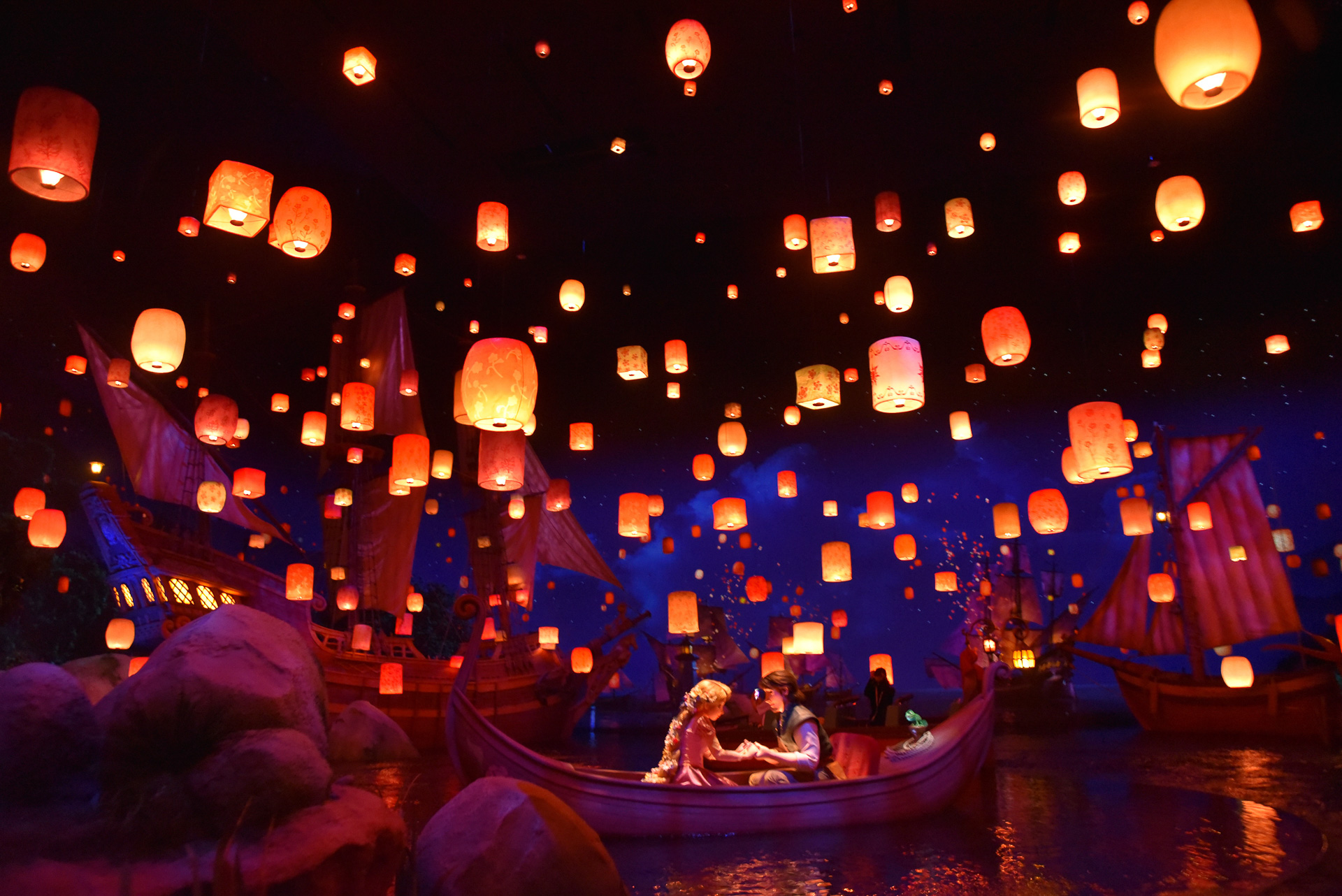 輝くランタンにうっとり！ ディズニーシー新ライド「ラプンツェルの