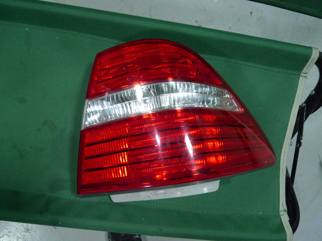 30後期セルシオのテールランプ修理 | トレードゲート