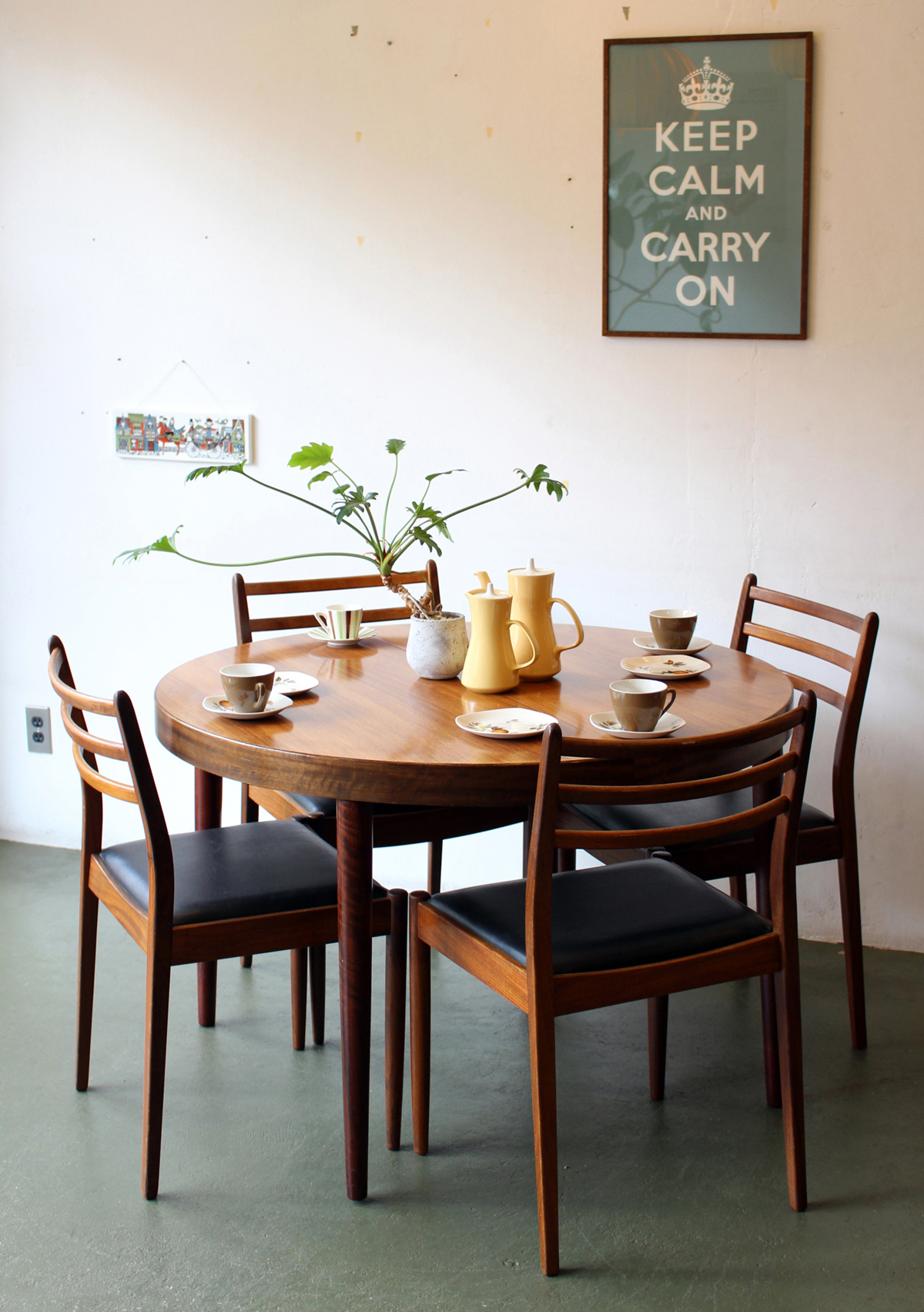 デンマーク製、ローズウッド円形ダイニングテーブル入荷！ – transista