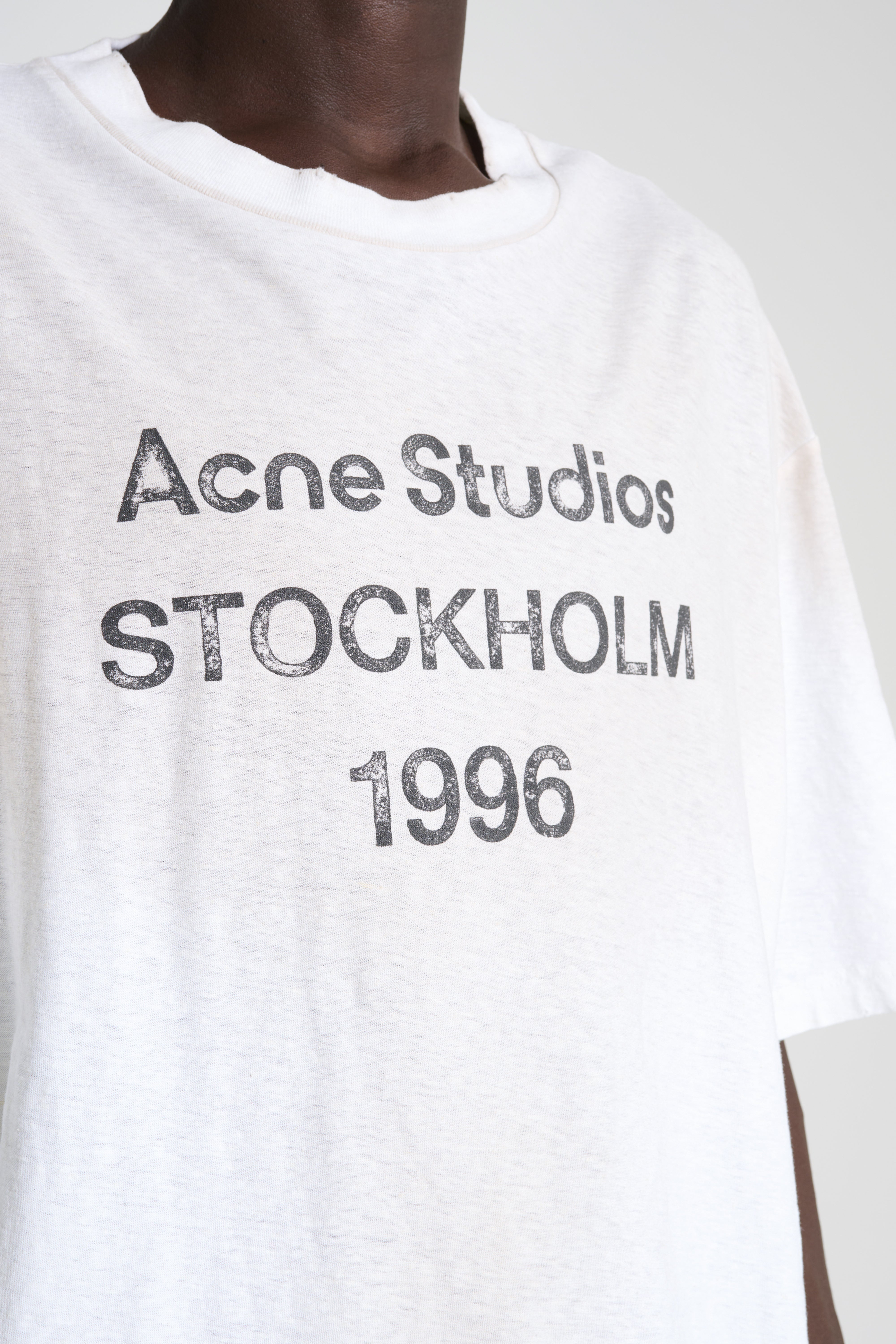 Acne Studios 1996 T-shirt Dusty White – Très Bien