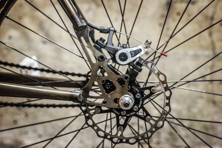 ZENO（ジーノ）の機械式ディスクブレーキセットをYAMATO君が使用します