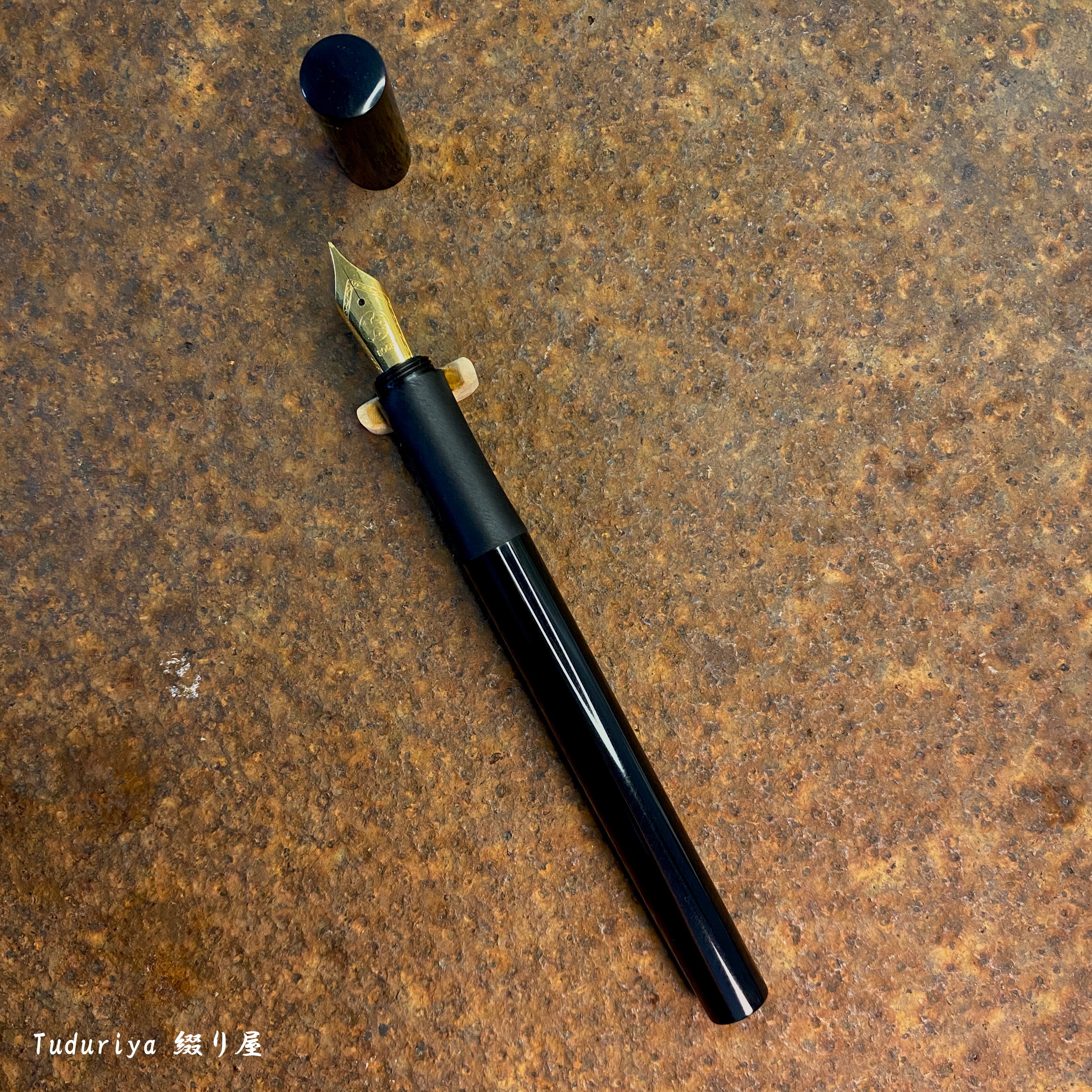 綴り屋 万年筆 漆黒の森 綴り屋 万年筆 漆黒の森 綴り屋漆黒の森 溜塗