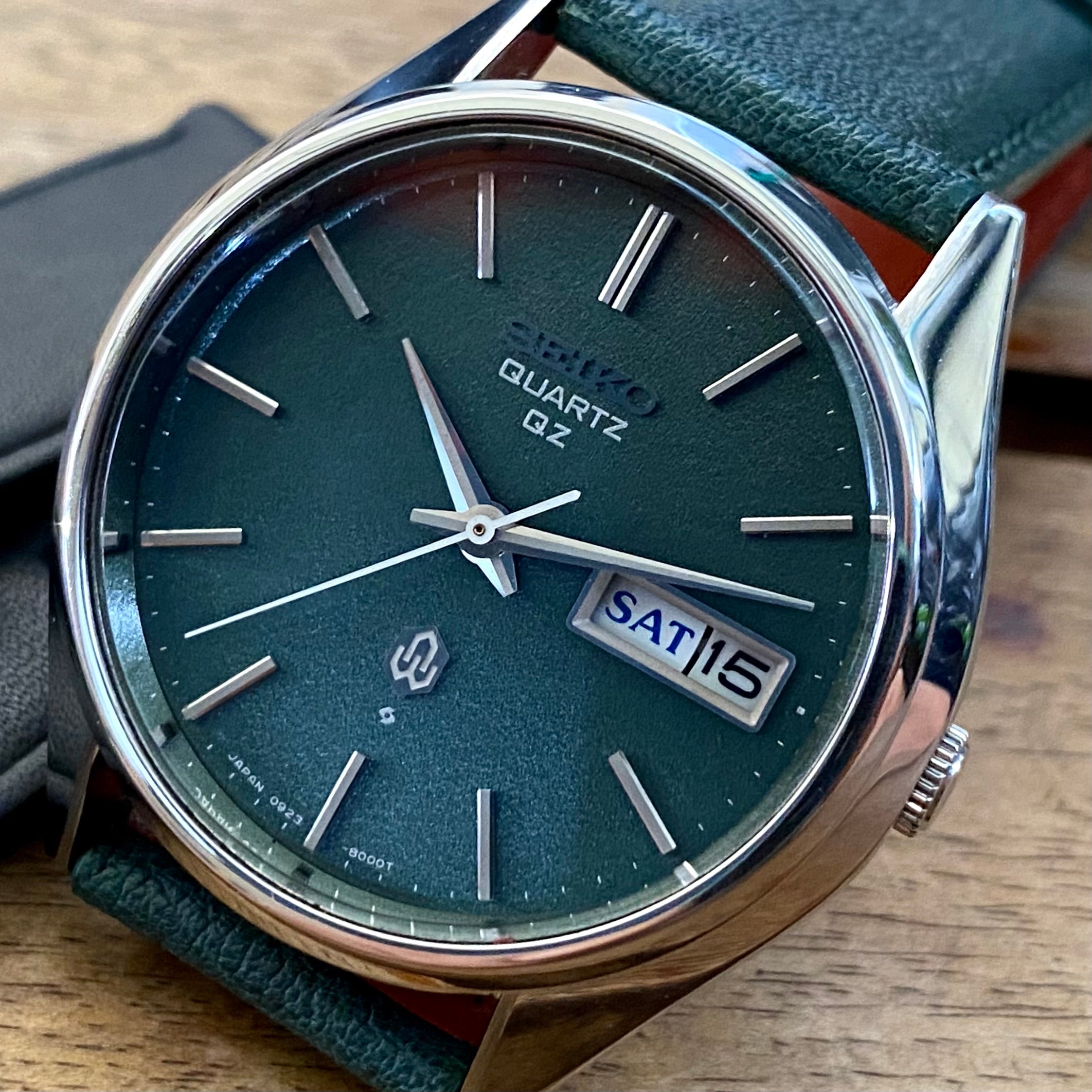 Vintage August 1974 Seiko Quartz QZ 0923-8000 Green Sand Dial in