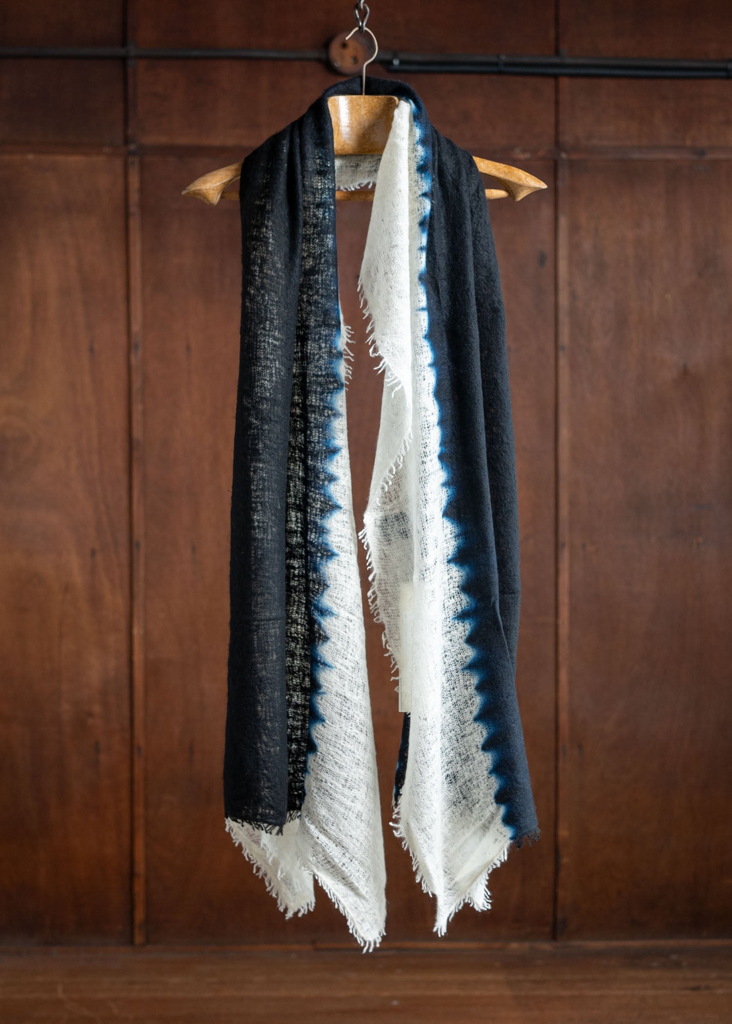 SUZUSAN Cashmere Fringed Kn It Shawl Blac KX Natural White 0038K