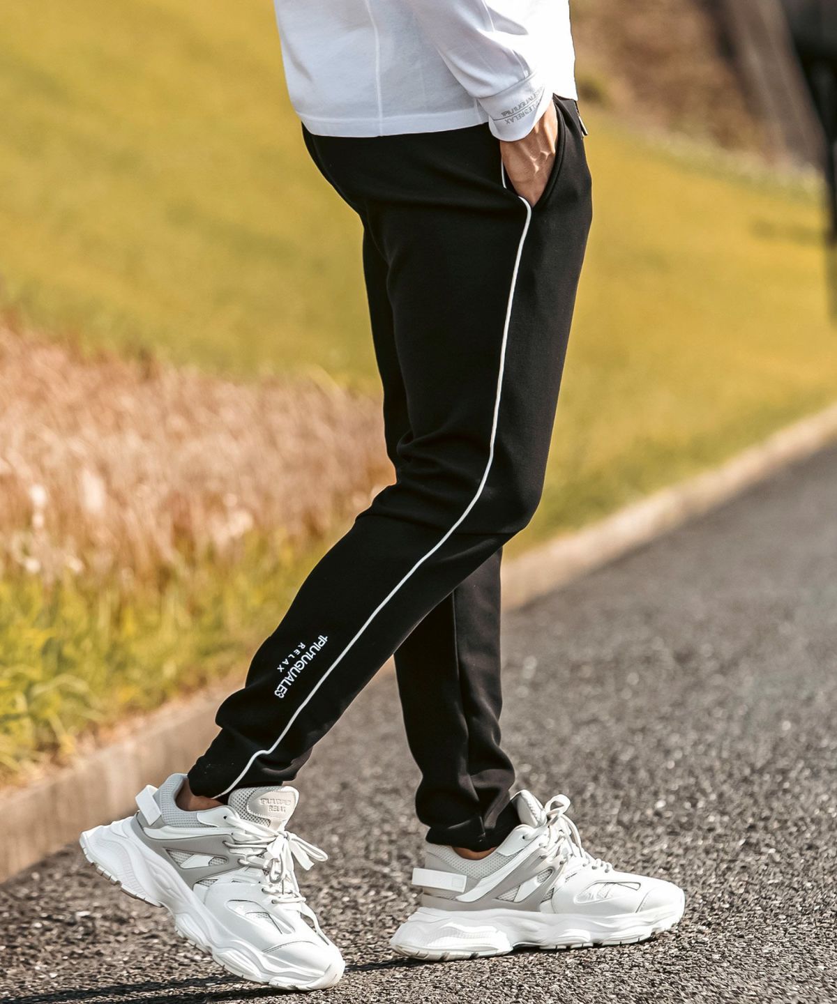 1PIU1UGUALE3 RELAX - パイピングスムースジョガーパンツ | ロング