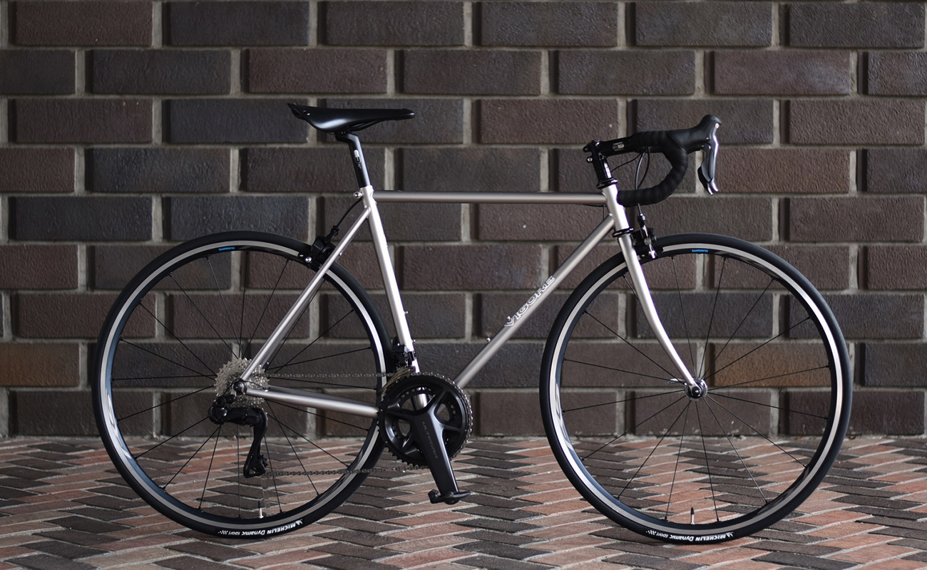 クロモリレーサー Grade RS＋ ULTEGRA Di2仕様 - VIGORE -道具としての