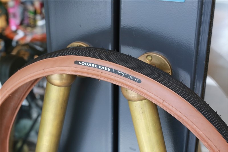 MOULTON用17インチタイヤ少量入荷！！