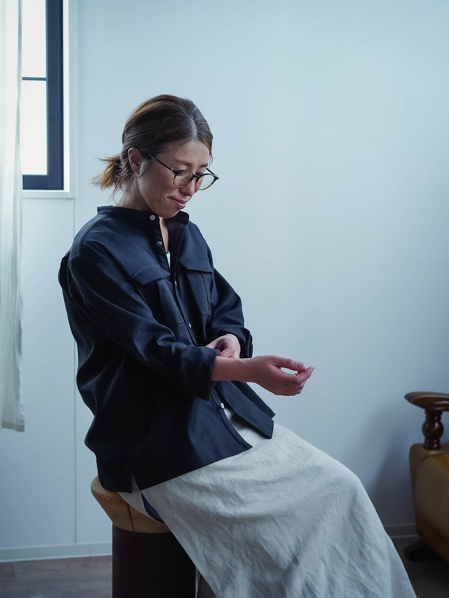 リネンソロテックス】洗練と快適さに包まれる。リネンサファリシャツ