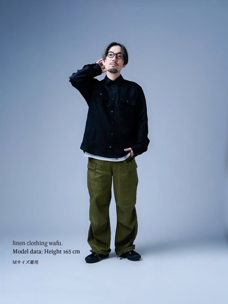 リネンシャツ】洗練と快適さに包まれる リネン サファリシャツ ／ 黒色