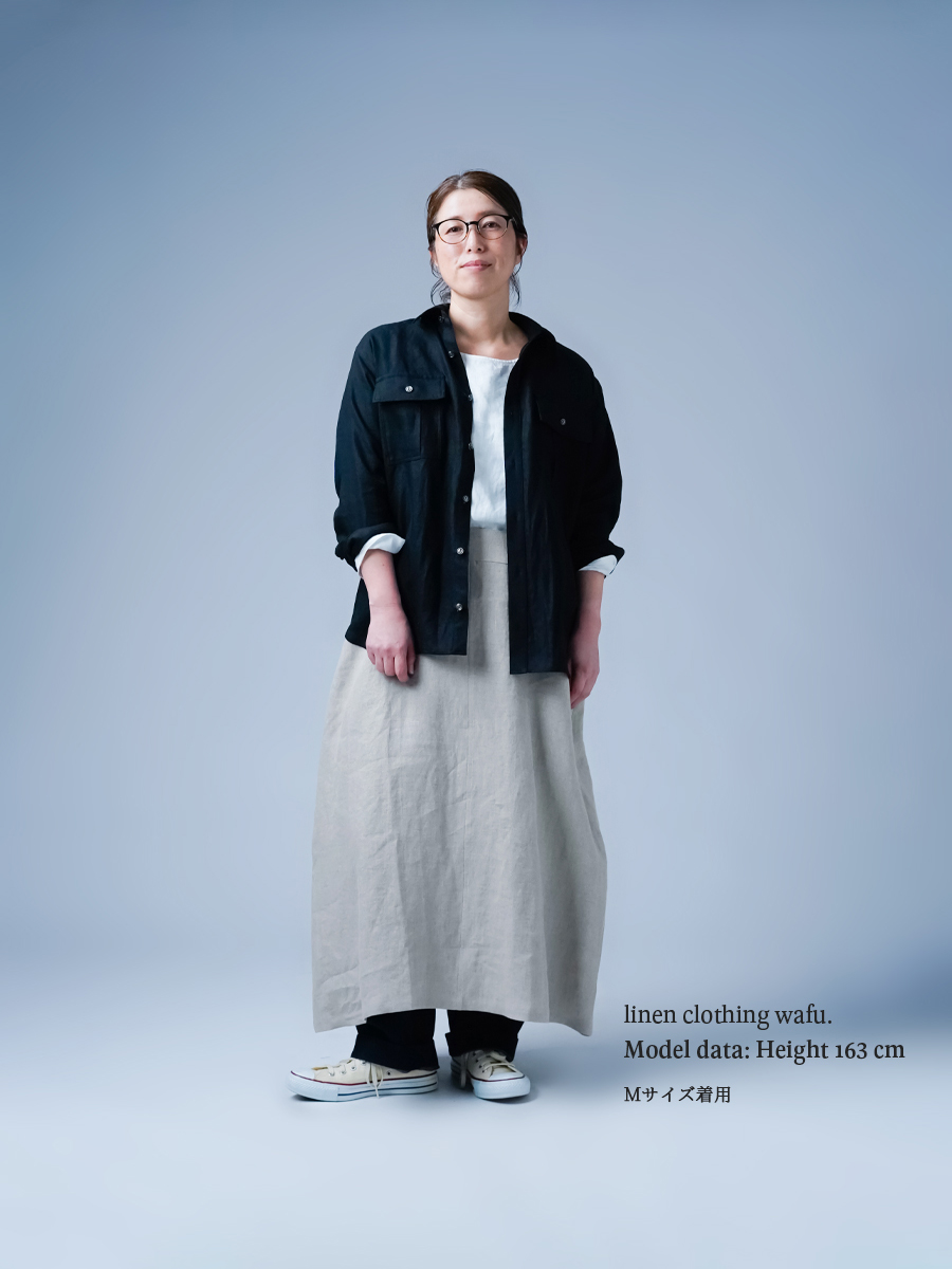 リネンシャツ】洗練と快適さに包まれる リネン サファリシャツ ／ 黒色