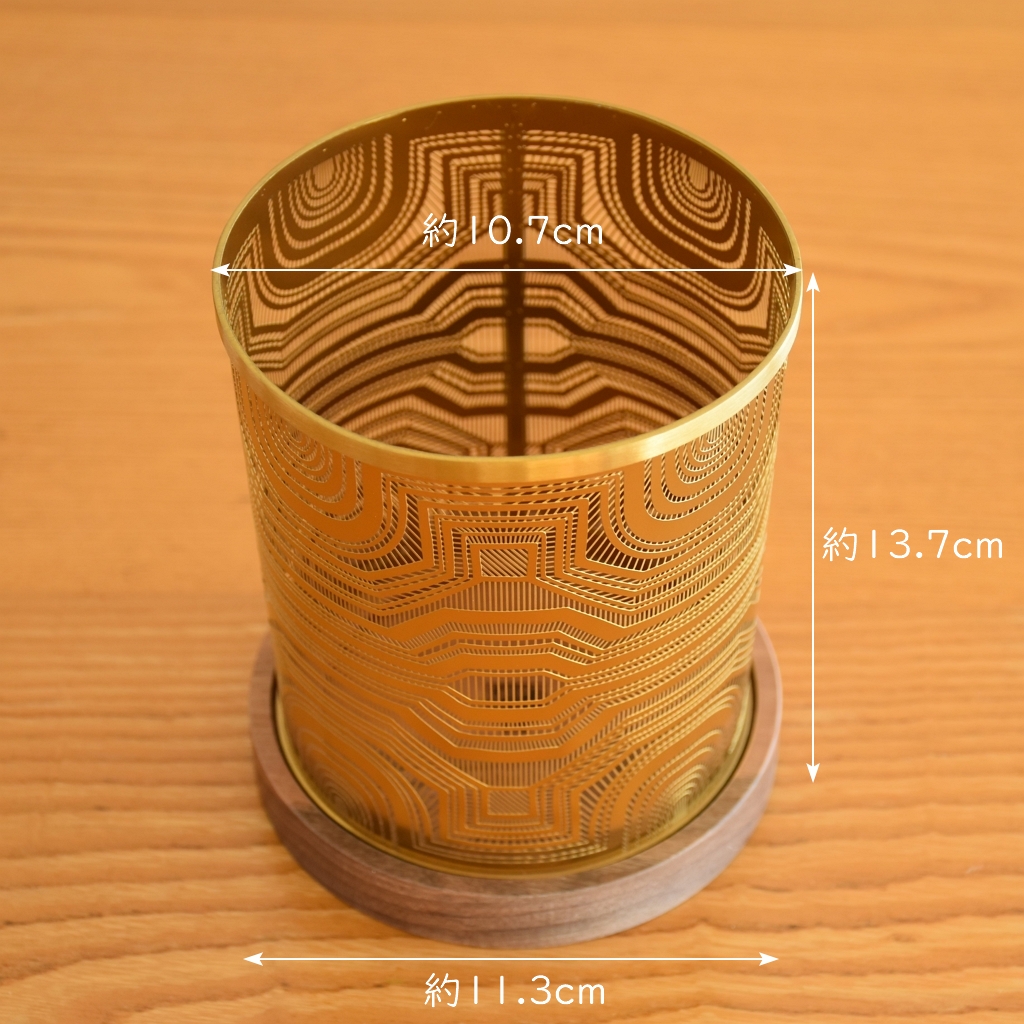 Diptyque 】透かし模様が美しいメタルフレームと木製スタンド