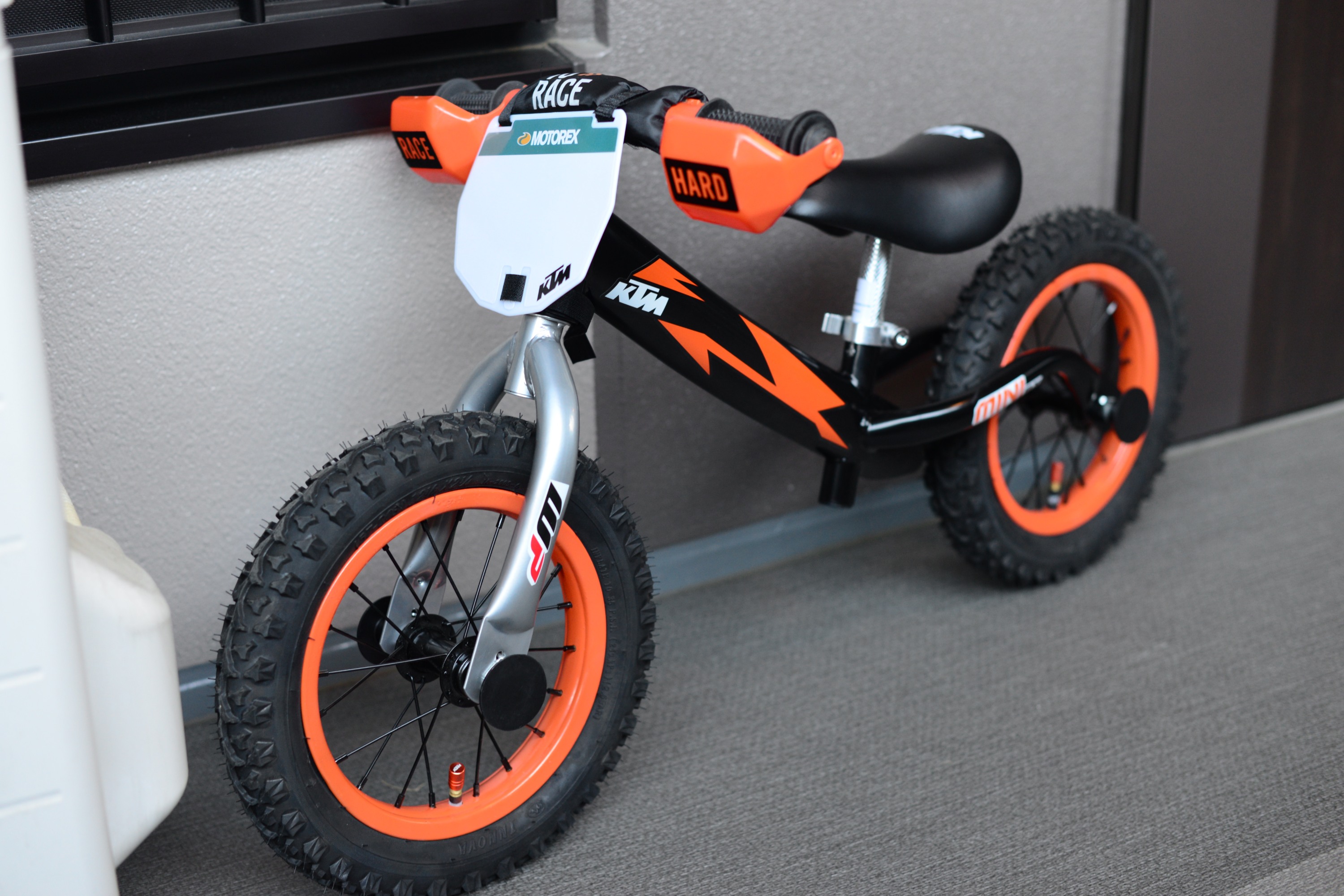 KTMキッズトレーニングバイクSX購入 ストライダーよりもかっこいい
