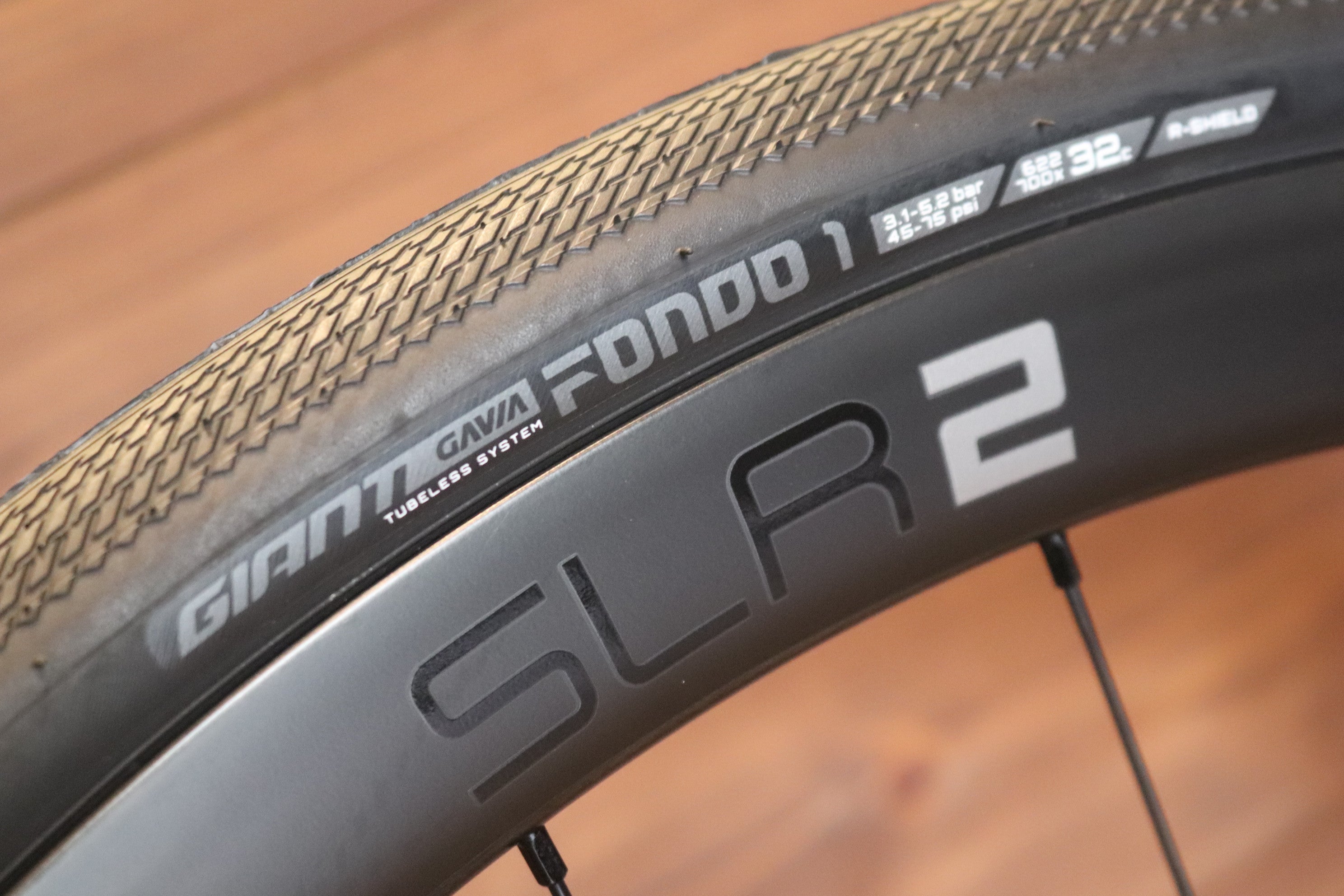 ジャイアント GIANT SLR2 36 DISC フックレス カーボンホイールセット