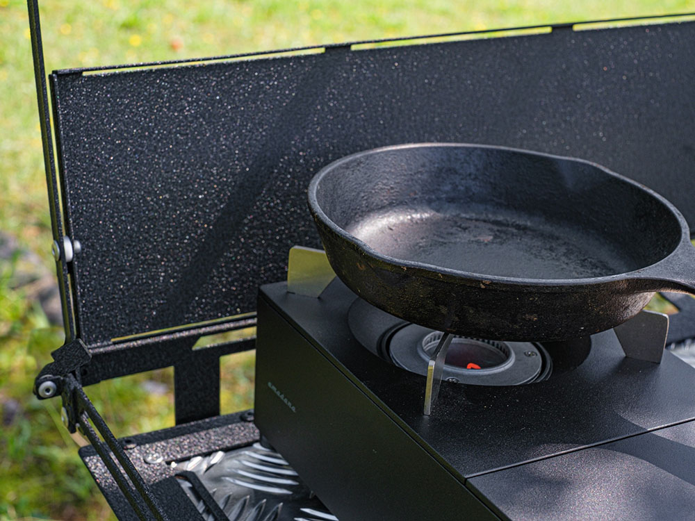 ネイチャートーンズのキッチンテーブルは、考え抜かれたギミックと