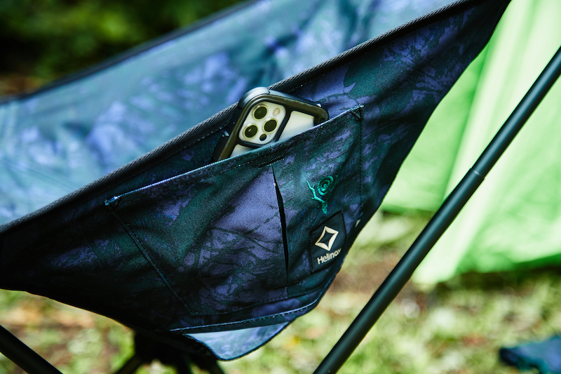 サウス2ウエスト8のオリジナル柄をのせた、ヘリノックスのチェア