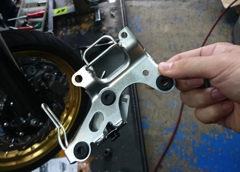 WR250R/X ゼッケン化 その2 -メータ移設するまで- | WR250Xの説明書