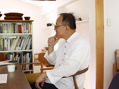 ほぼ日刊イトイ新聞 - ［10センチ］三谷龍二さんのあたらしい場所。