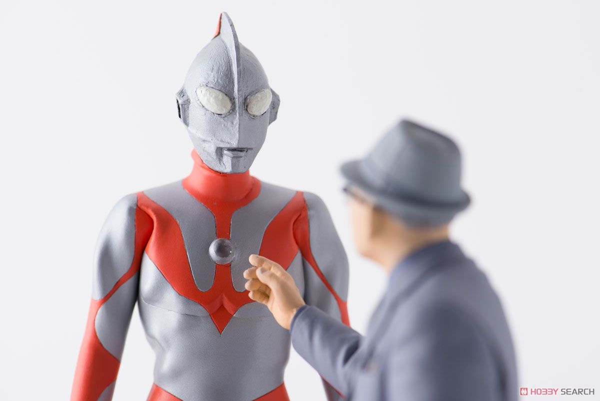 ⭐︎300個限定生産⭐︎ 円谷英二氏とウルトラマン ポリストーン スタチュー