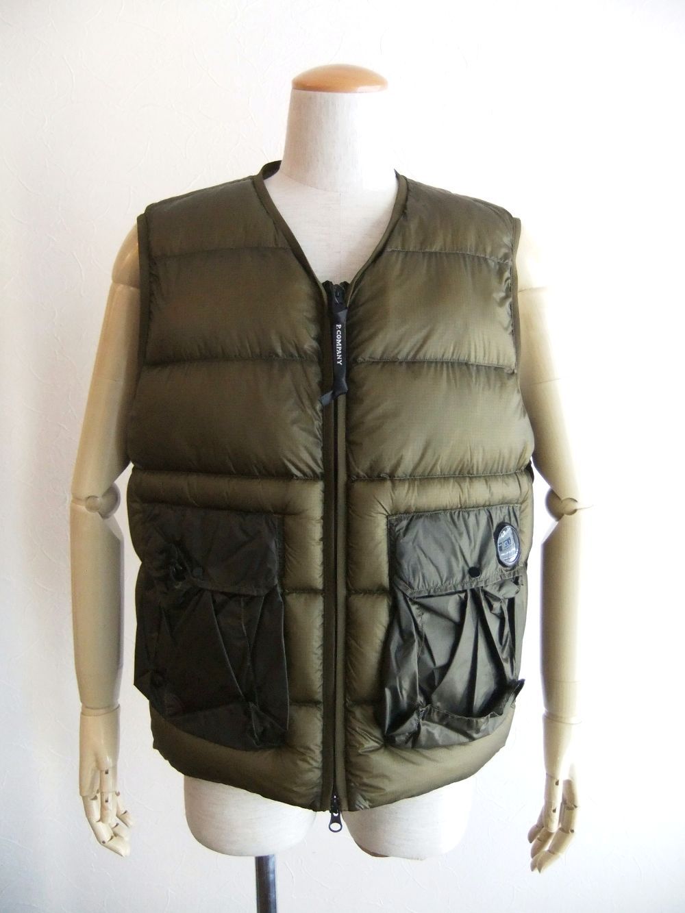 C.P. COMPANY - D.D. SHELL DOWN VEST (カーキブラウン) ナイロン