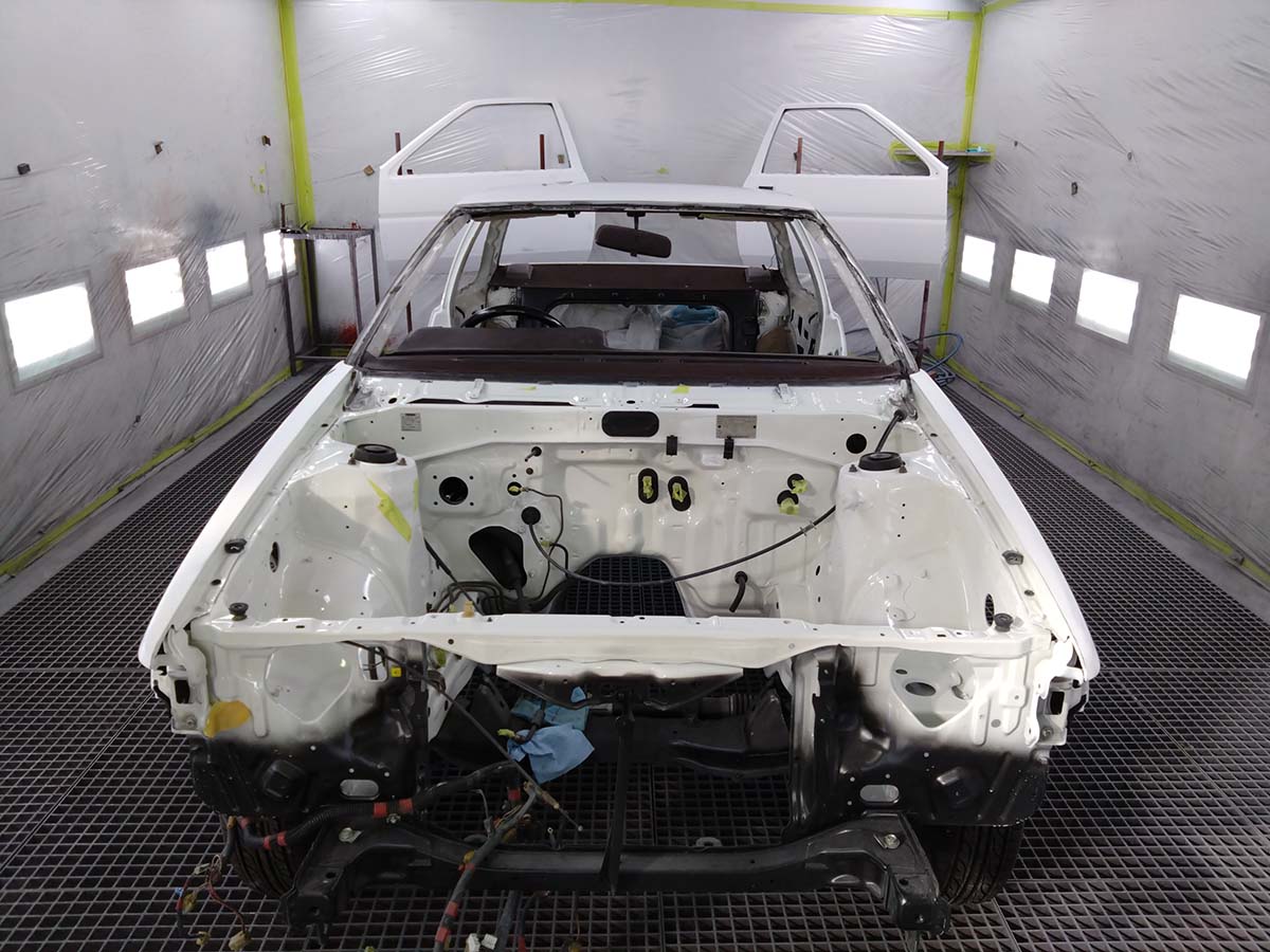 ボディのカラー塗装（ブラック塗装）｜AE86 1984 再生プロジェクト