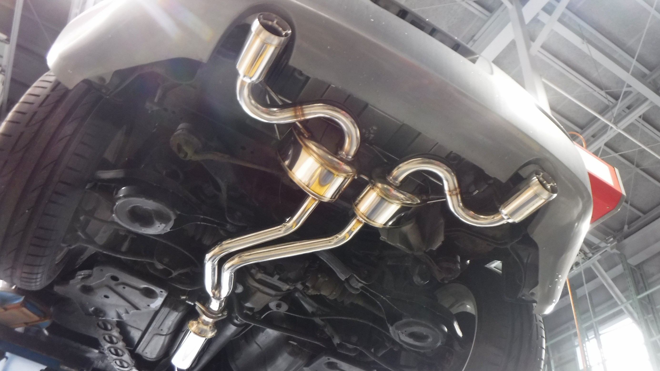 SACLAM（サクラム）サイレンサー キット取付 ／ 日産 Z33 フェアレディ