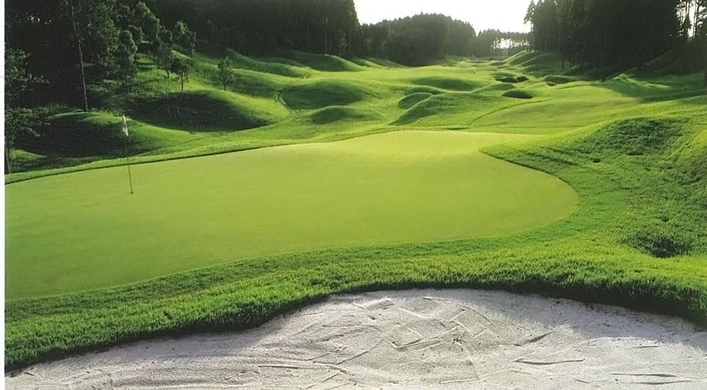 裏方さんの汗と涙が詰まっている超高速グリーン｜カレドニアン・ゴルフ