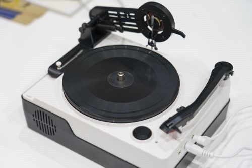 大人の科学マガジン」の付録「トイ・レコードメーカー」で、アナログ