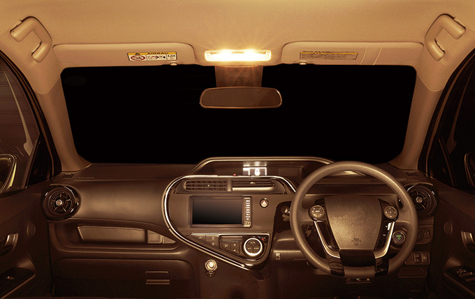 車内をホテルのようなくつろぎの空間に、LEDルームランプにニュー