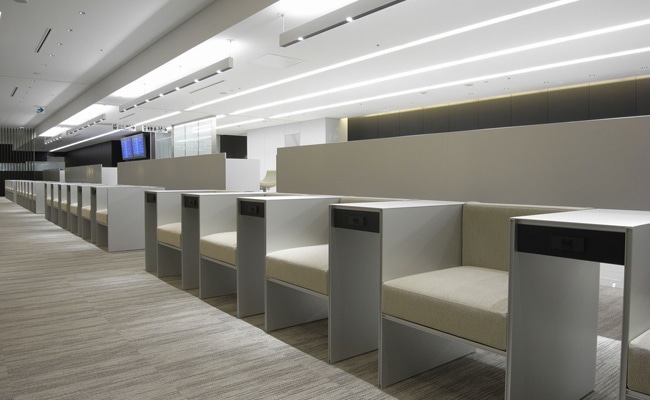 FARFALLA(ファルファッラ ラウンジアームチェア） IXC | カッシーナ