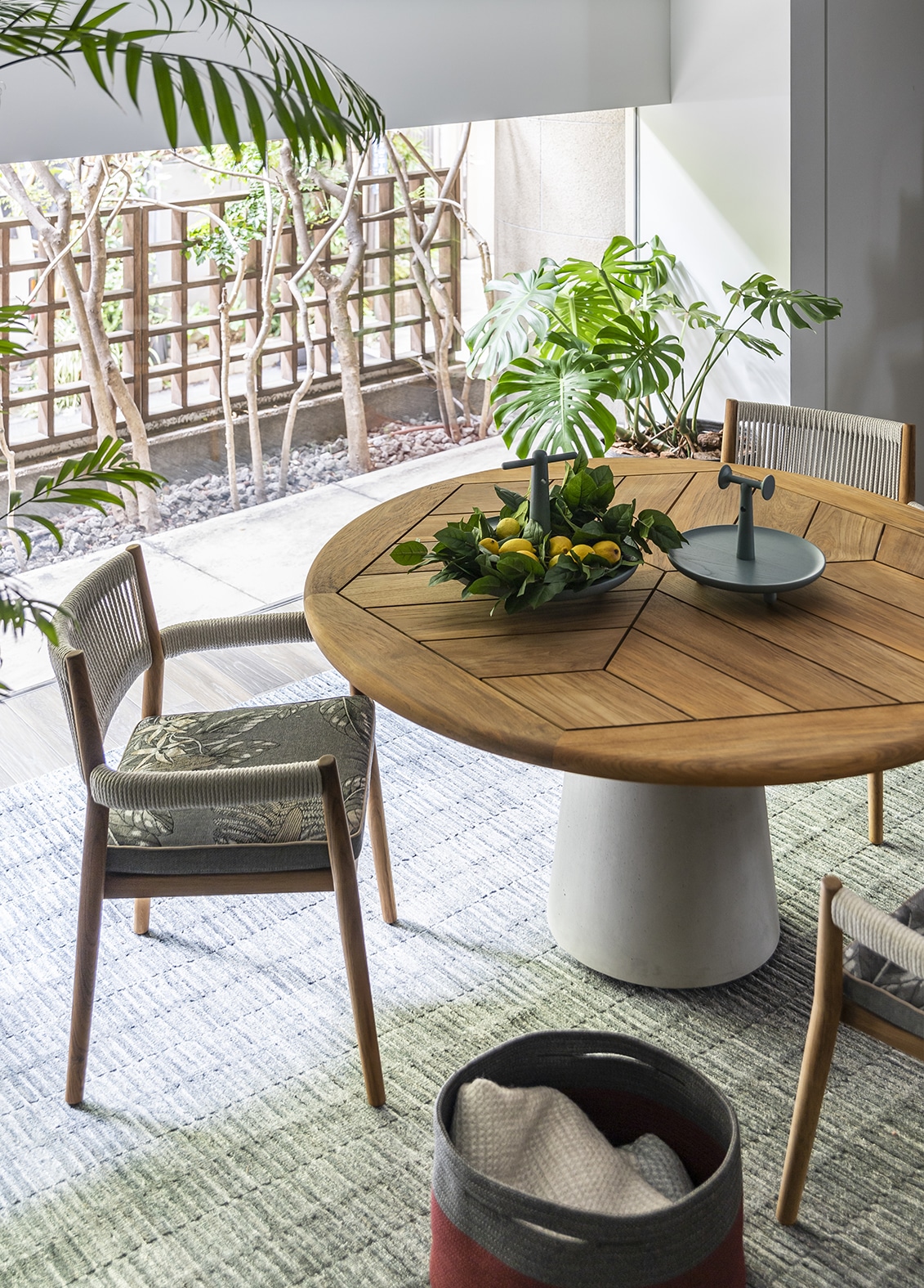 474 DINE OUT（ダイン アウト アームチェア）Cassina | カッシーナ