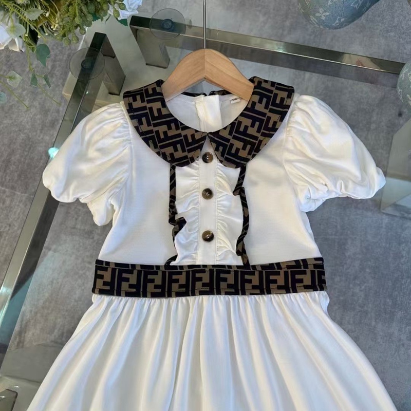 フェンデイFENDI キッズワンピース モノグラム柄 クチバシ襟 & フリル