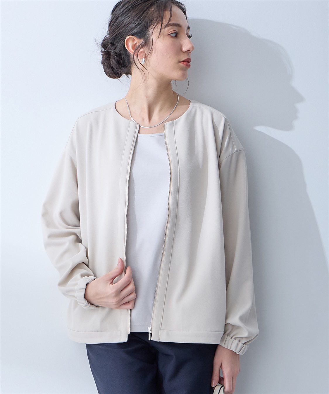 ノーカラーブルゾン A/C DESIGN BY ALPHA CUBIC｜クロスプラス公式通販