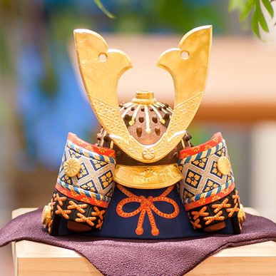 NARADOLL HIGASHIDA／東田茂一作 奈良一刀彫の雛人形と兜｜クレヨンハウス